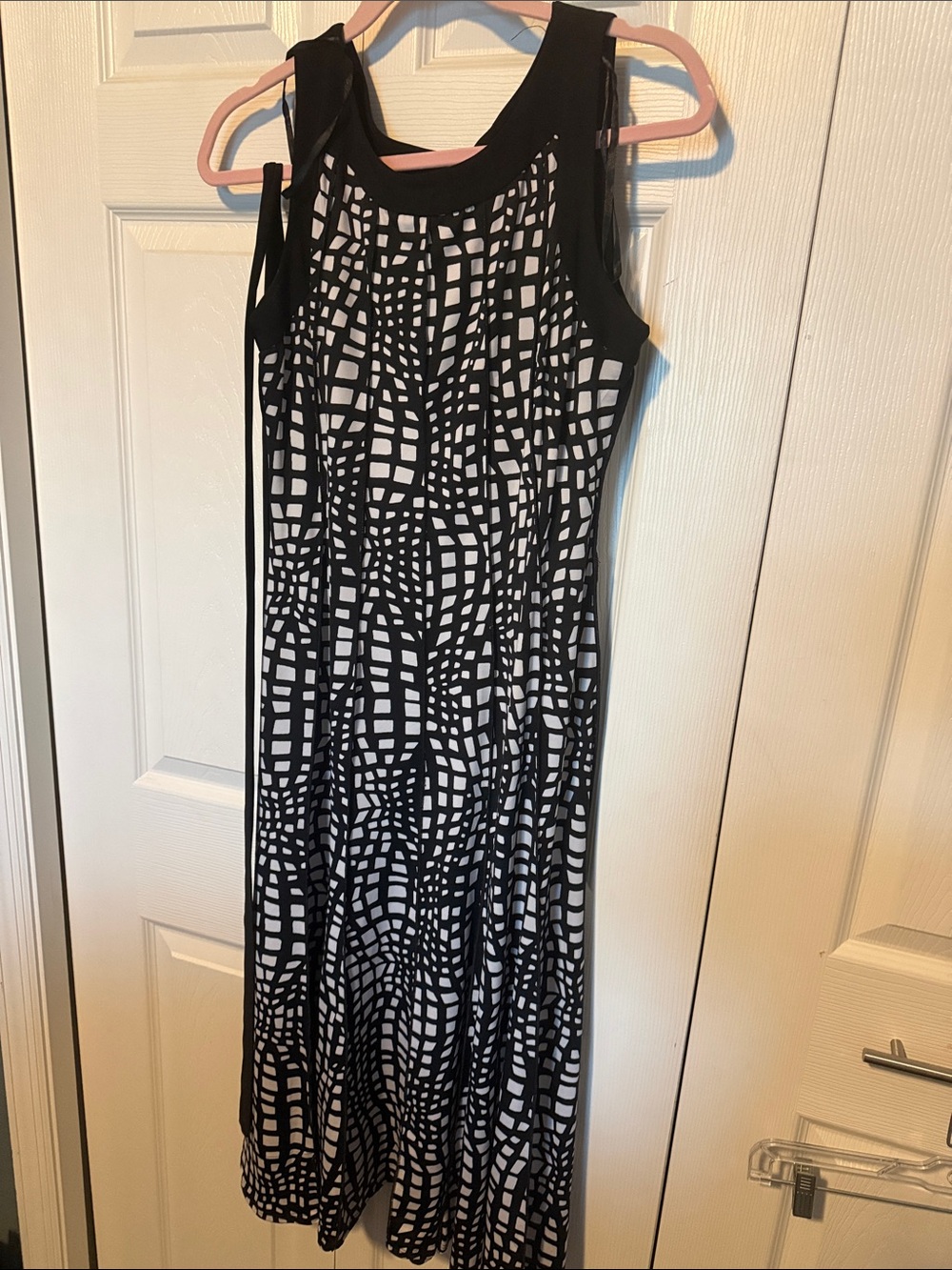 Sleeveless Black and White Patterned Midi Dress